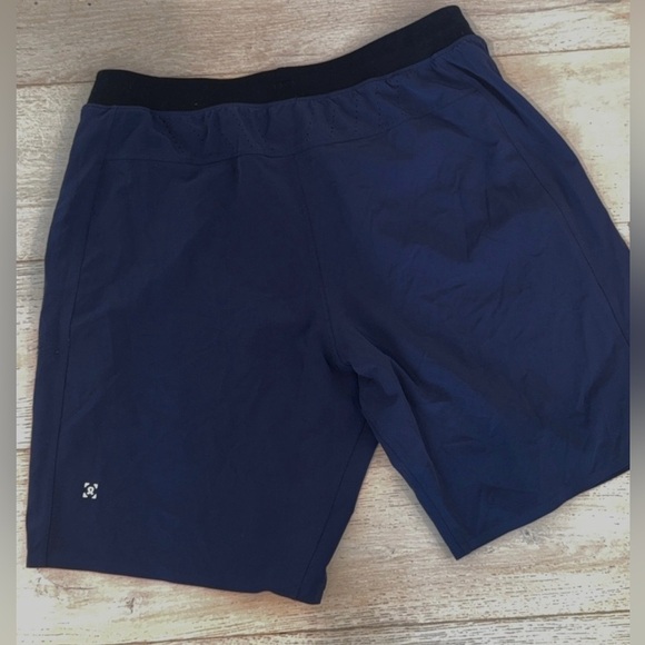 Preowned Lululemon License To Train Short (Impact) 9.5"  linerless Medium - Picture 2 of 7
